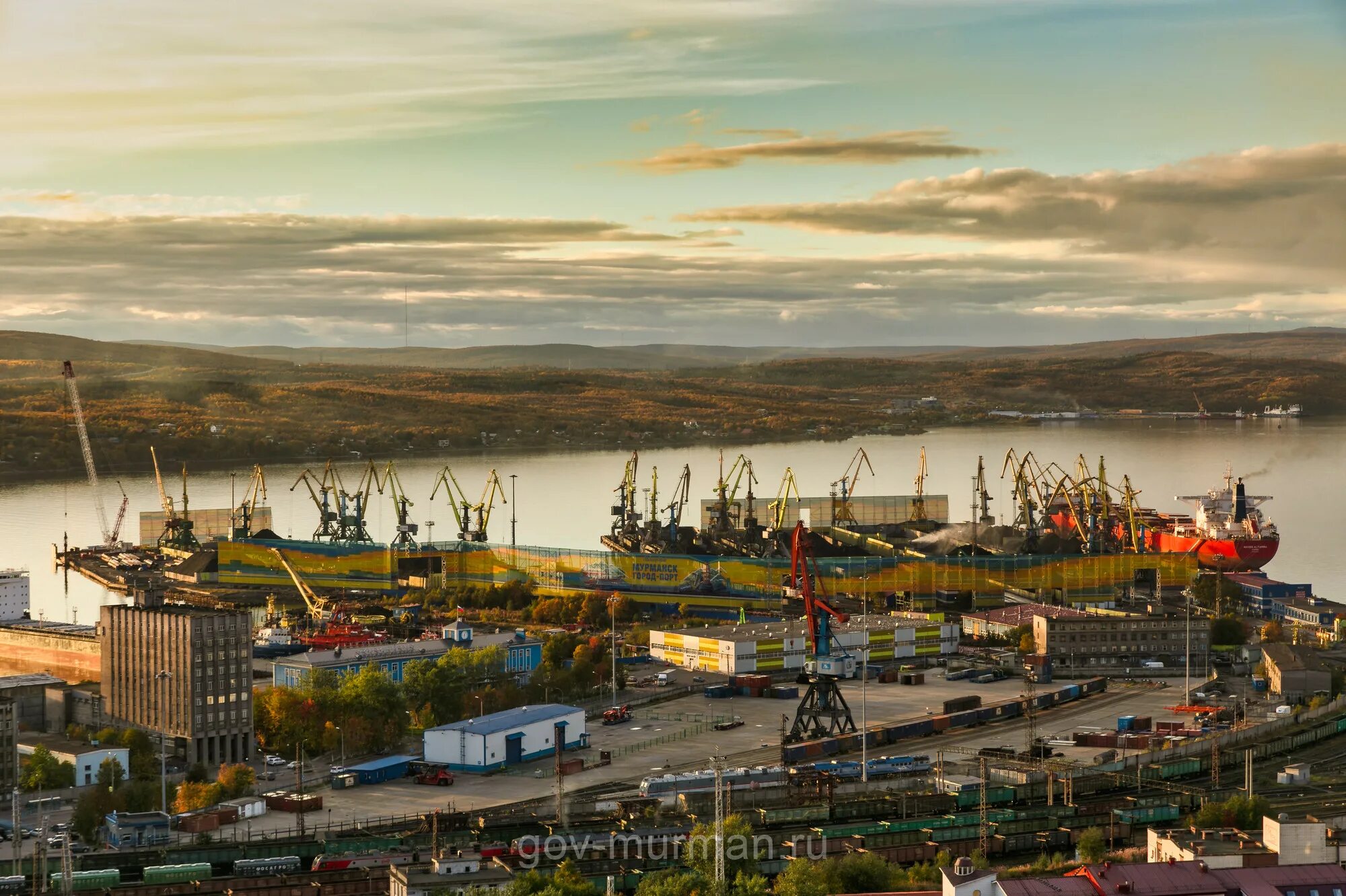 Мурманский терминал. Терминал Ударник Мурманск. Мурманский балкерный терминал. Морской порт Тулома. Новый порт в Мурманске.