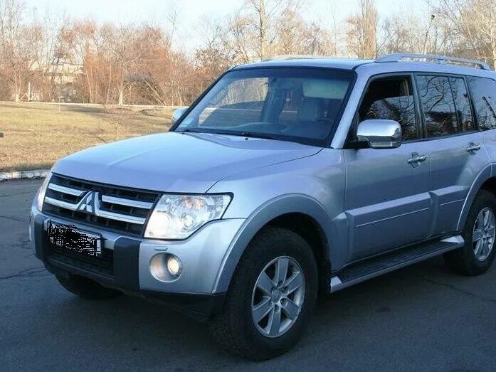 Купить паджеро 4д56. Mitsubishi Pajero 2007. Митсубиси Паджеро 4 2007. Pajero 4 3.8. Митсубиси Паджеро 4 серебристый.