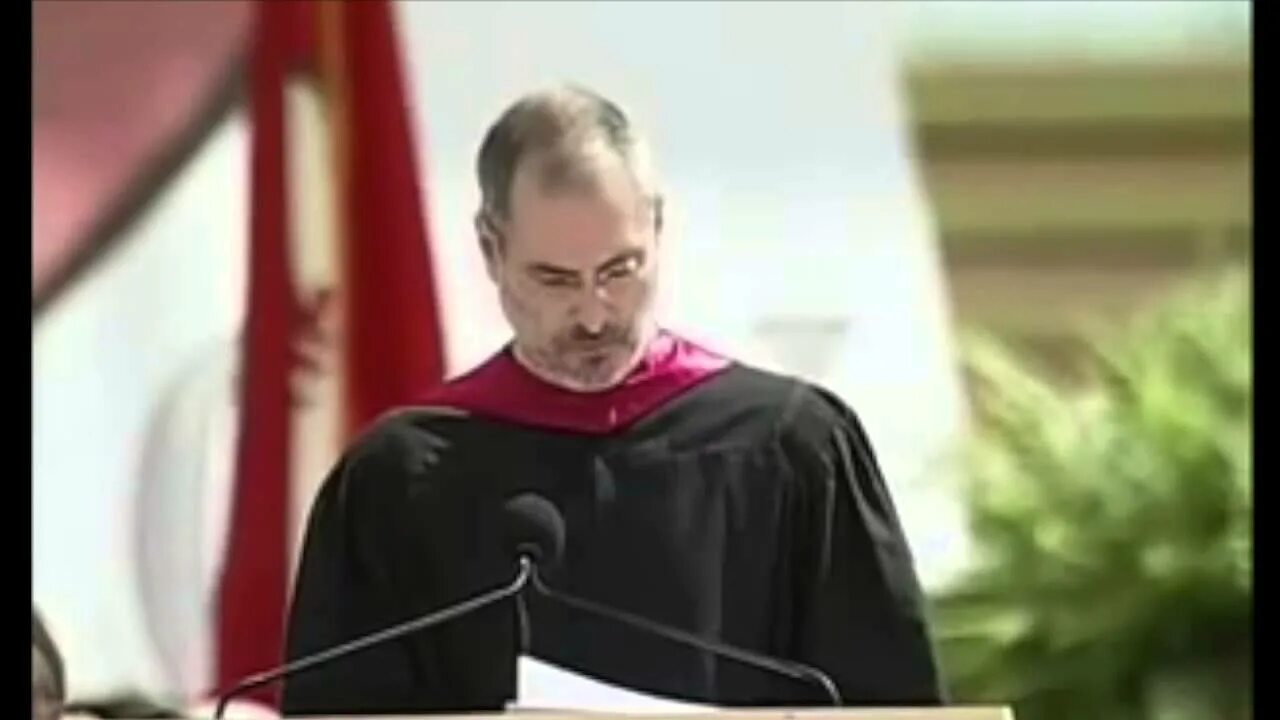 Стив джобс выступление перед выпускниками. Стив джобс стэнфордская речь. стив джобс на выступлении стэнфорде. стив джобс выступление перед выпускниками стэнфорда. речь стива джобса перед выпускниками стэнфорда.