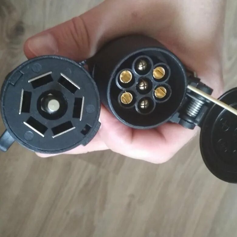 Заглушка разъема фаркопа 7 pin. Адаптер вилки американского прицепа 7pin-7pin. Американская розетка фаркопа переходник. Штекер 7 pin для прицепа. Американская розетка фаркопа переходник.
