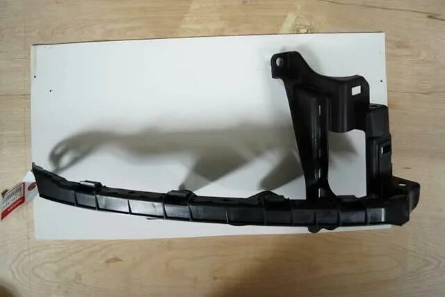 Крепление бампера honda insight заднего. Крепление переднего бампера хонда визел. Кронштейн бампера на хонда фит шаттл. Крепление бампера хонда срв 3. Крепление бампера honda insight решетка.