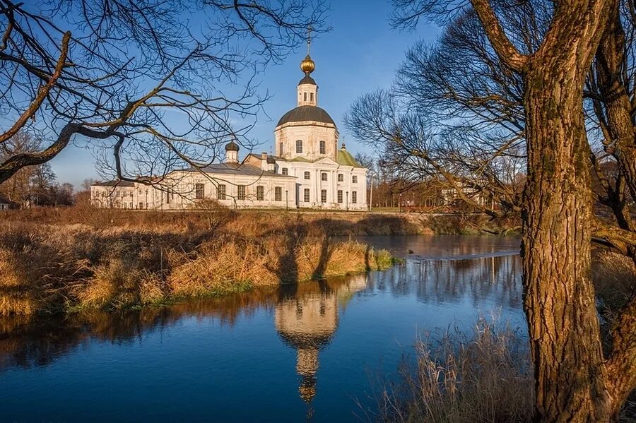 Богородицкая Церковь Вязьма. Вязьма Смоленская область. Пейзаж Вязьма. Вязьма осень.