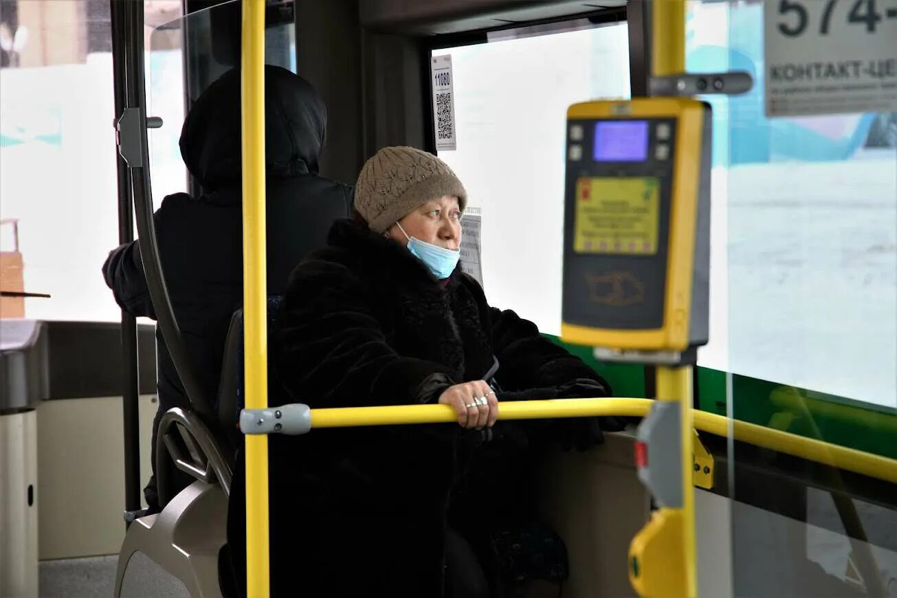 С какого числа льготный проезд для пенсионеров. Проезд в маршрутке. Астана валидаторы в автобусе. Транспорт сегодня.