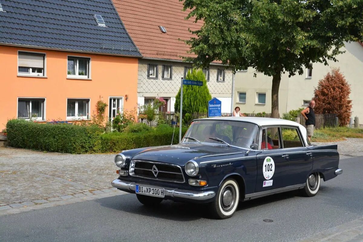 Гдр новинки. Автомобиль хорьх гдр. sachsenring p3 гдр. машины гдр вартбург.