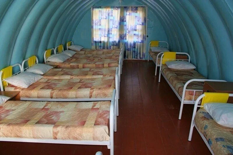 В школе есть кровати