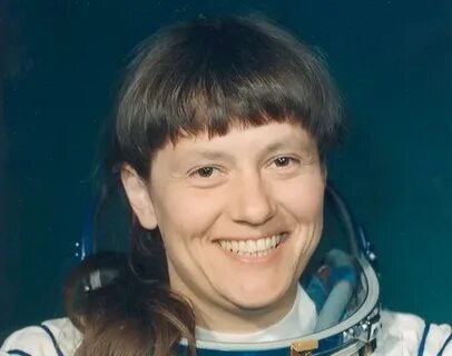 Первая женщина вышедшая