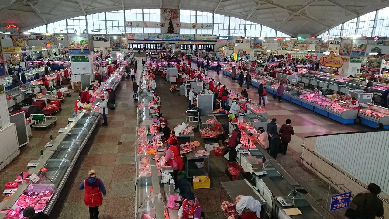 Рынок в минске где. Рынок Комаровка в Минске. Комаровский рынок в Минске. Комаровский рынок, Беларусь, Минск, улица веры Хоружей, 8. Комаровский рынок в Минске колбасы.