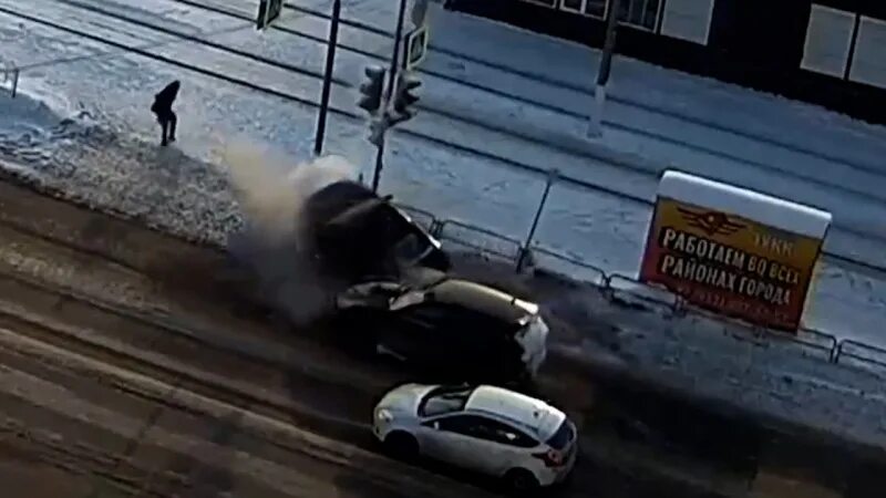 Авария с камер наблюдения. Дтп в тюмени сегодня с шадриным. Улица хиросимы волгоград. Камера дтп. Перекресток сухумская терновского.