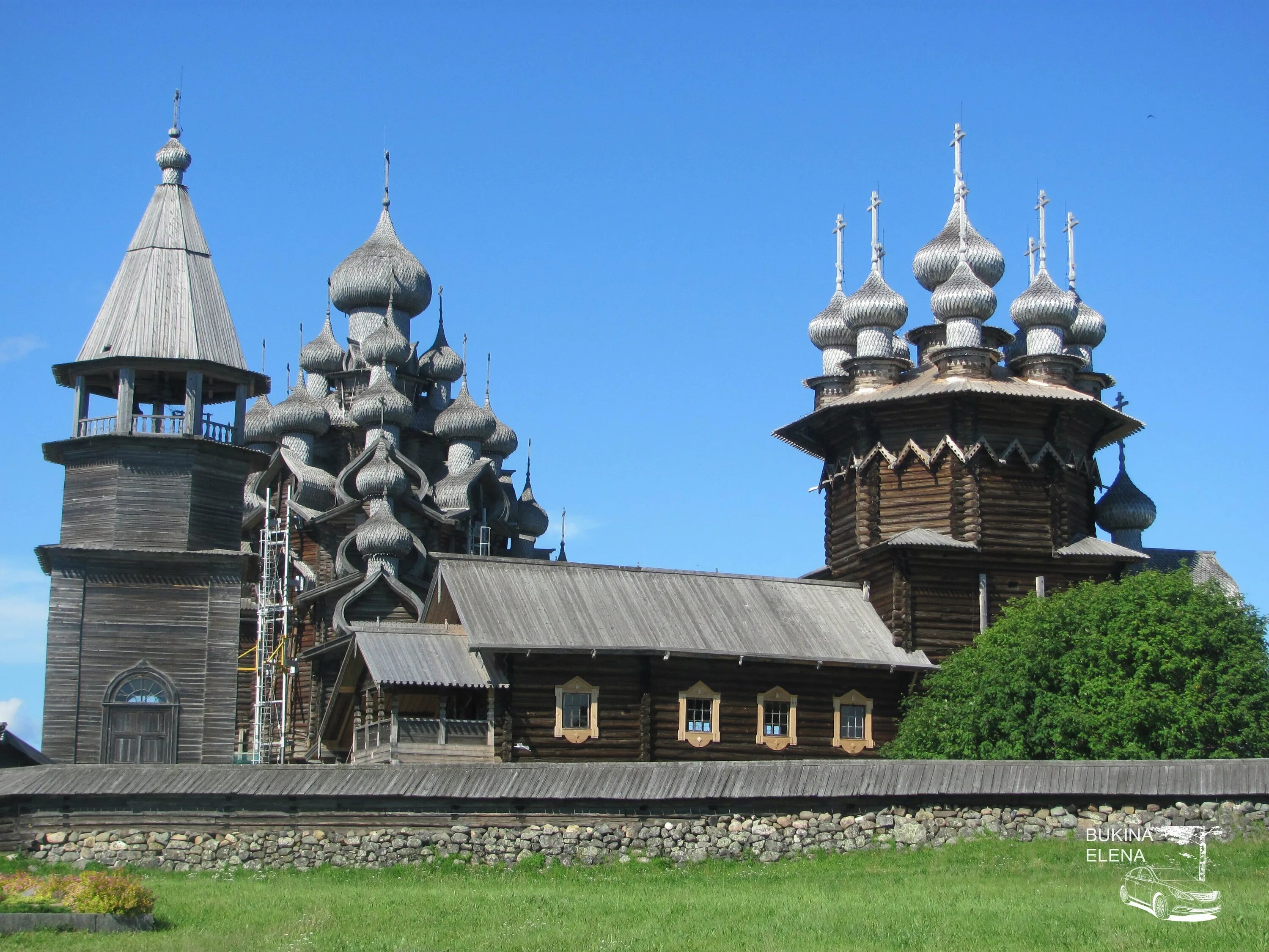 Архитектурный ансамбль кижи кижский погост. Объекты всемирного наследия архитектурные. Шатровая колокольня кижи. Храм гефеста в древней греции пропилеи. Музейтзааоведник кижи.