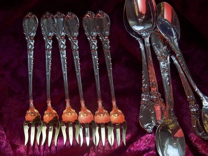 Набор столовых приборов day. Ложки вилки набор. Можно дарить вилки. Вилочки для десертов. Столовое серебро почерневшие.