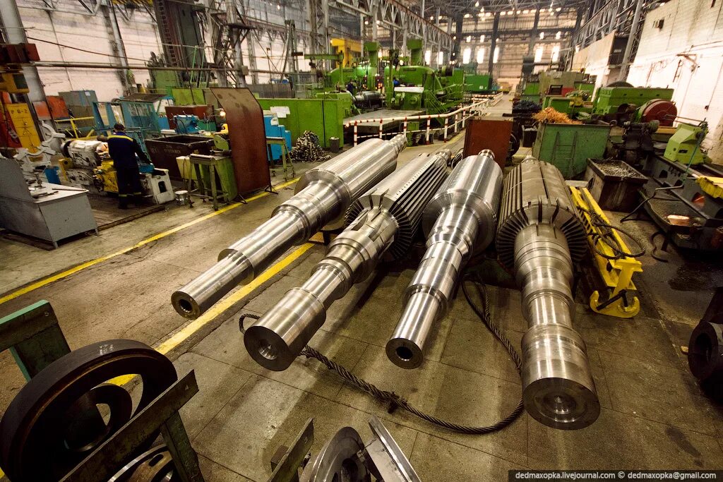 громадные валы совершенно. конусный вал. громадные валы совершенно. токарный станок для корабельных валов. громадные валы совершенно.