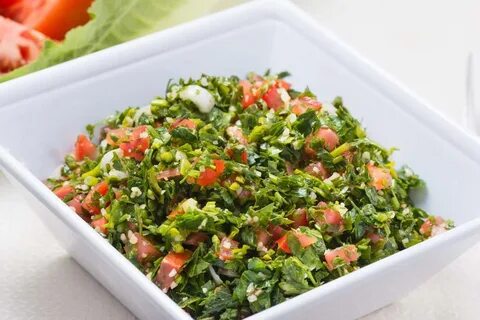 Салат с петрушкой и помидорами
