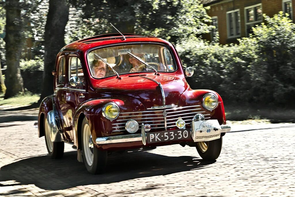 Т668ум69 рено. Renault 4cv. Renault 4cv 1950 года. Hino Renault 4cv. Renault 1953.