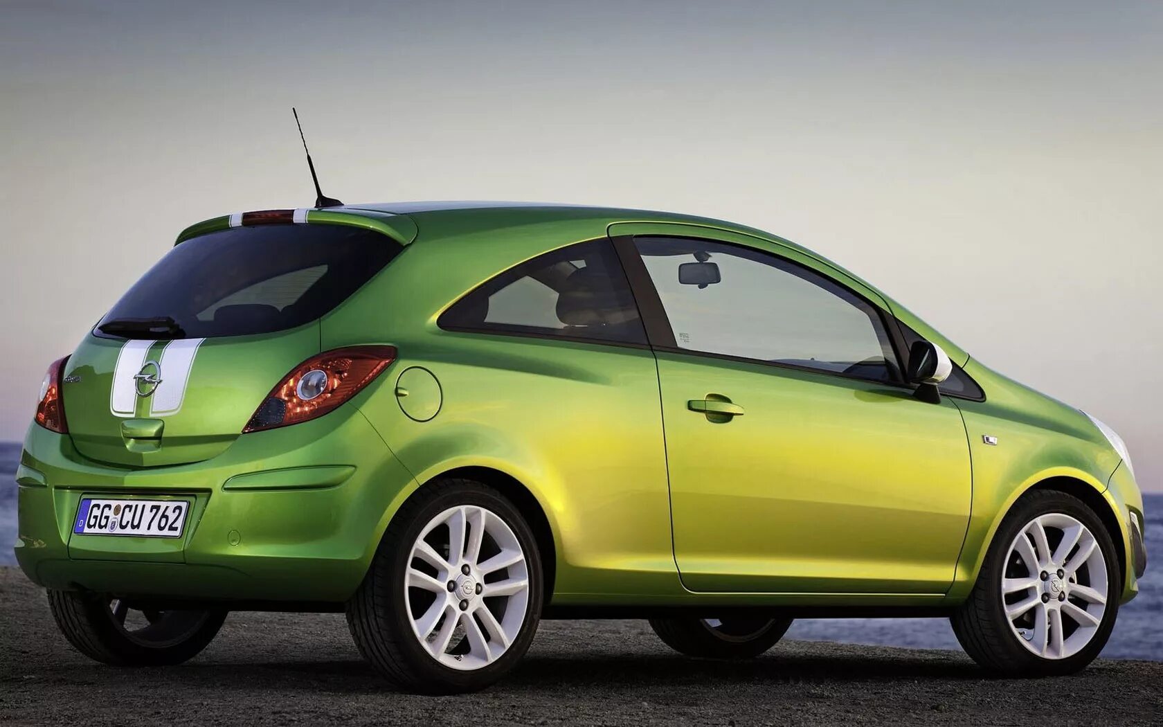 Opel corsa 3 дверный. Опель астра h gtc красная. Хэтчбек 3 дверный. Opel astra 2007. Peugeot 207 3 двери.