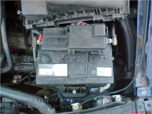 Как снять аккумулятор с golf 5 HOW TO CHANGE OR REPLACE A BATTERY IN VW GTI 2011 MK 6 YouTube