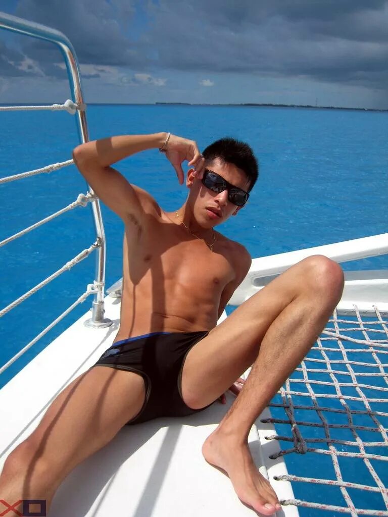 Парни в женском в москве. Gaymoskva парни. Пассив доска. Доска знакомств. Пацан знакомится с мужиком.