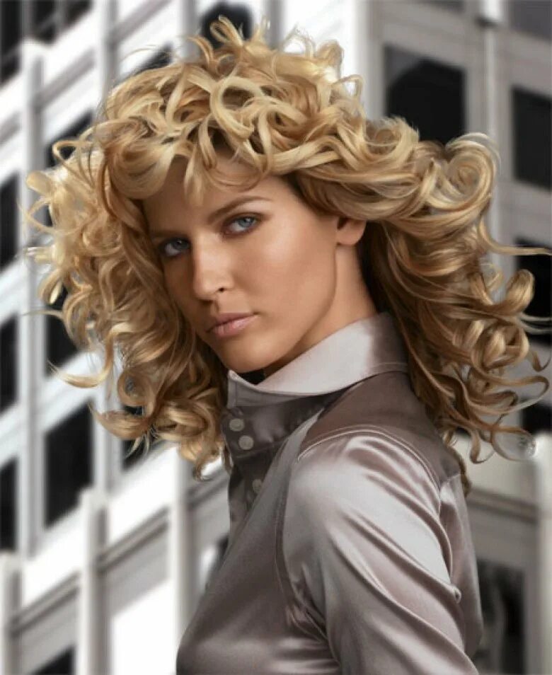 Curly blonde. Керли кудри биозавивка. Химия завивка 2020 Матрикс. Легкая химия на крупные бигуди. Химия на крупные бигуди на средние волосы.