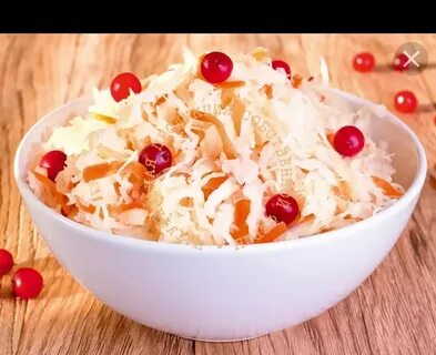 Квашеная капуста с яблоком и клюквой