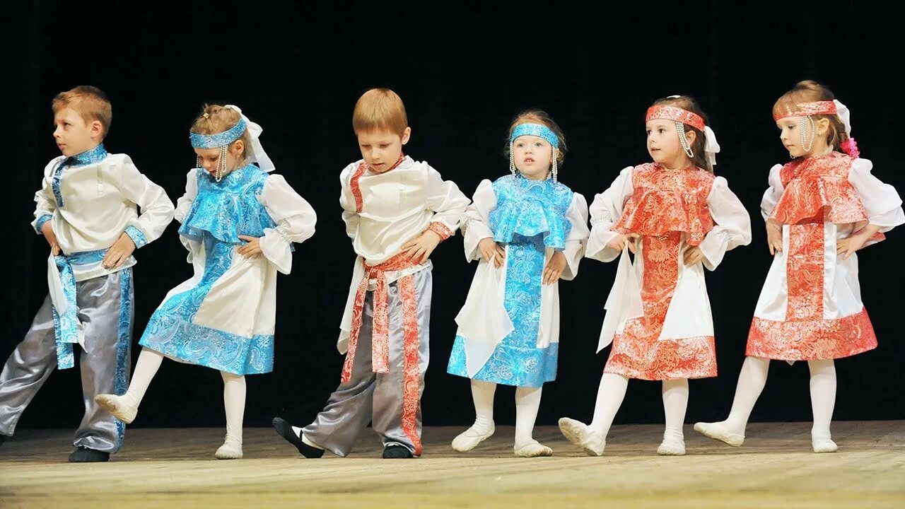 Народные танцы для детей. Русский народный танец дети. Дети танцуют русский танец. Дети 5-6 лет танец русский. Танец детей 5 лет видео