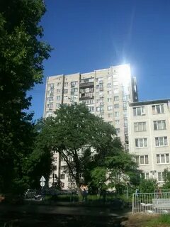 Космонавтов 72