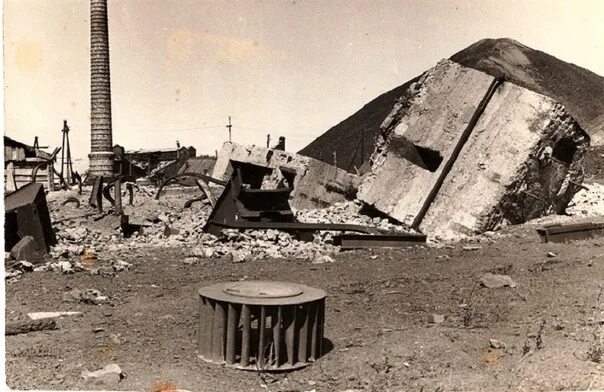 Шахта Донбасс в годы Великой Отечественной войны. Разрушенные Шахты Донбасса 1943. Шахты Донбасса после войны 1941-1945. Шахты в Великую отечественную войну. Разрушенные шахты