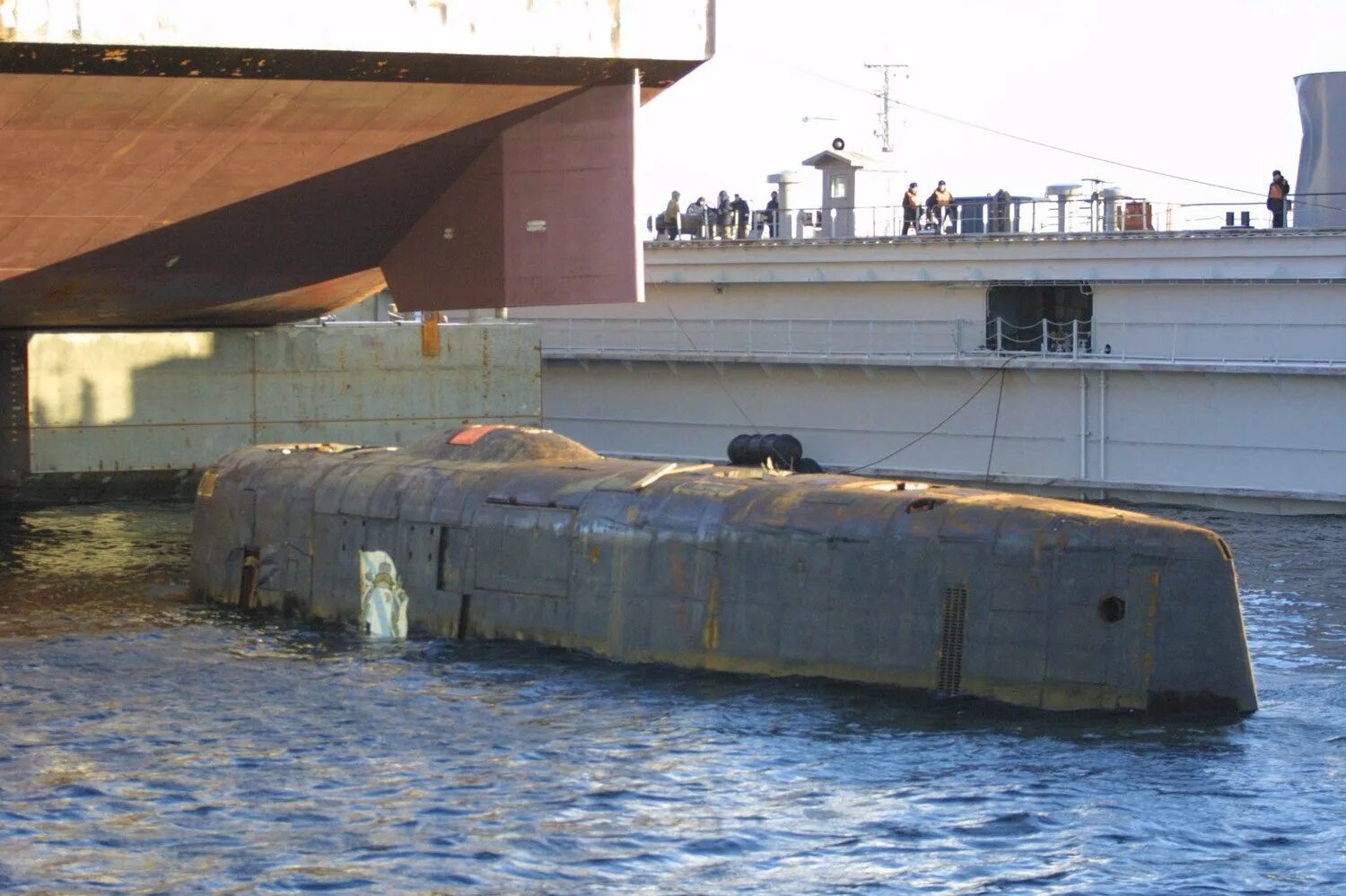 Курск 141 атомная подводная лодка. К-141 «Курск». Курск 2000 подводная лодка. Лодка к-141 «Курск». Подводная лодка сколько погибло