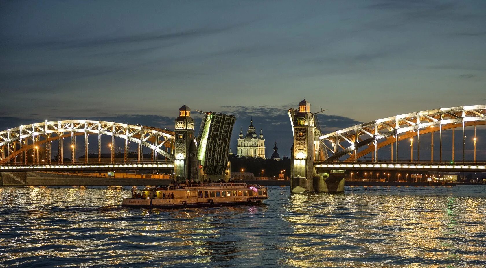 Мост петра великого в санкт. Мост Петра Великого в Санкт-Петербурге. Большеохтинский мост в Санкт-Петербурге. Мост Петра Великого разводной Питер. Большеохтинский мост разводка.