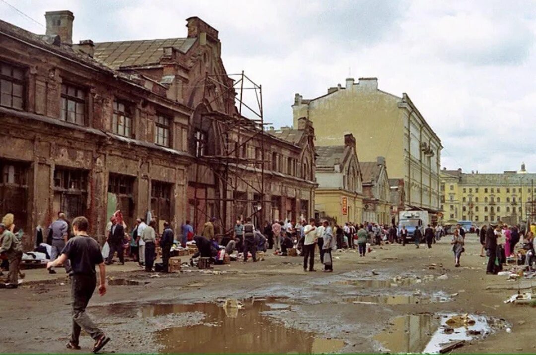 Ленинград 2000 год. Сенная площадь Санкт-Петербург 90-е. Сенная площадь 90е. Ларьки на Сенной площади в 90-е. Сенная площадь 1990.