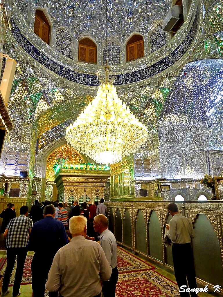 Зеркальная мечеть в ширазе. Зеркальная мечеть (шах-черах), иран. Зеркальная мечеть (шах-черах), иран. Иран шираз зеркальная мечеть. Иран шах черах мавзолей-мечеть.