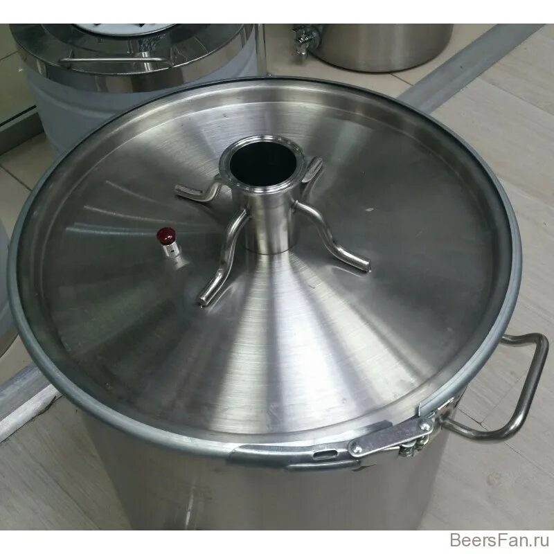 Люк на 400 мм для пвк. Купольная крышка для котла luxstahl 37. Перегонный куб 37 литров luxstahl. Медная купольная крышка на куб 37л. Крышка с клампом 1.