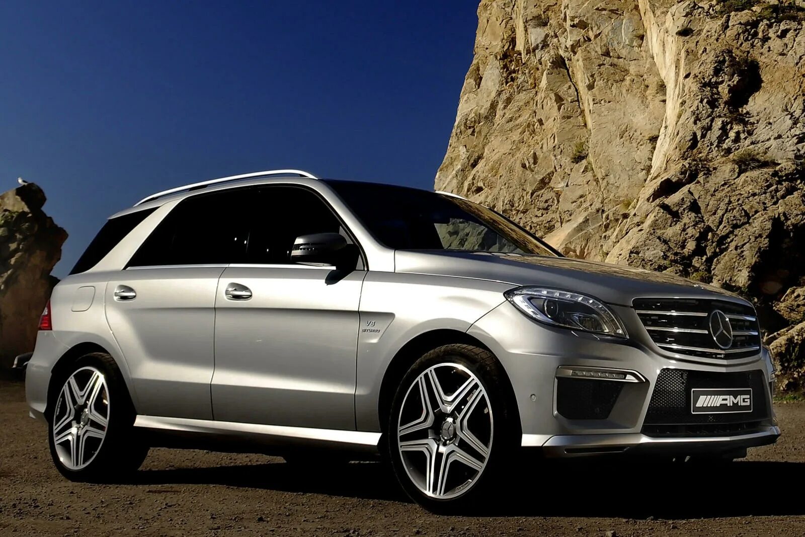 Мл 2014 год. Mercedes-benz ml 63 amg 2014. мерседес ml 63 amg 2015. mercedes benz ml350 amg. mercedes-benz m-class ml 350.