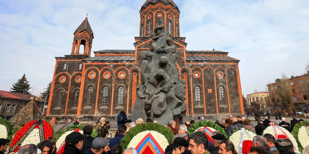 Землетрясение в гюмри. Памятник жертвам землетрясения в армении в гюмри. памятник жертвам землетрясения в спитаке. памятник землетрясение гюмри. гюмри 1988 землетрясение в армении.