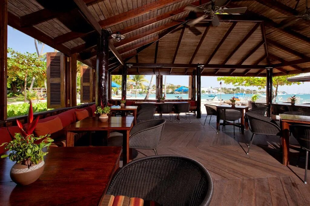 Кафе на пляже. Пляжное кафе. Бар у моря. John, usvi. Самуи веранда.