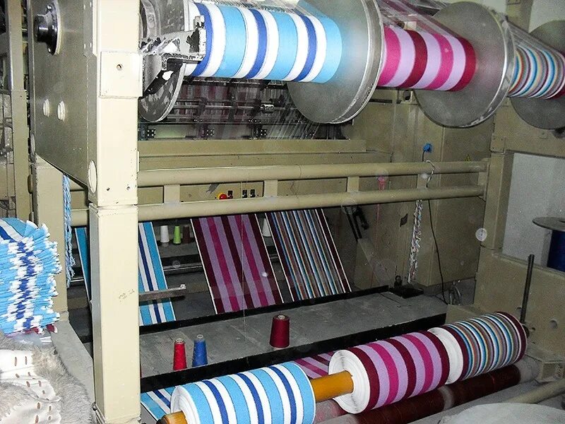 Изготовление полотенец. Цех по производству полотенец. Оборудование для производства полотенец. Аппарат для производства полотенце. Завод по производству полотенец.