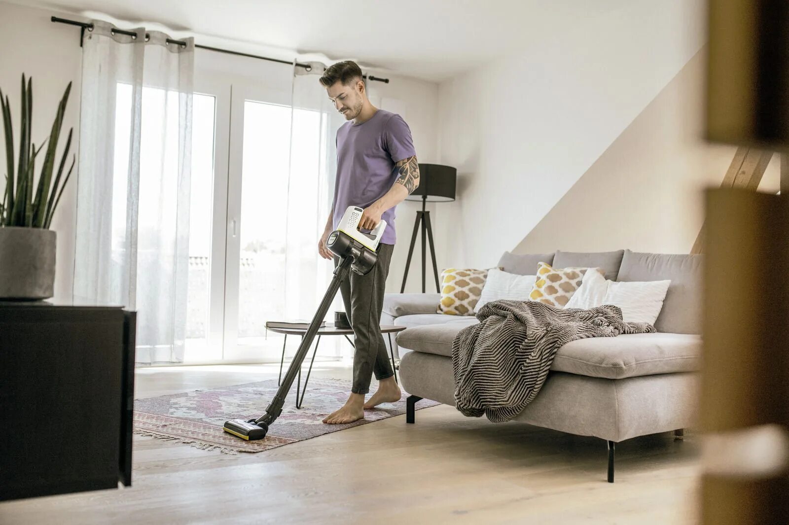 Пылесос Karcher VC 4 Cordless myhome. Аккумуляторный пылесос VC 4 Cordless myhome. Пылесос Karcher VC 4 Cordless Premium myhome 1.198-640.0. Вертикальный пылесос Karcher VC 4 Cordless. Vc 4 cordless myhome pet