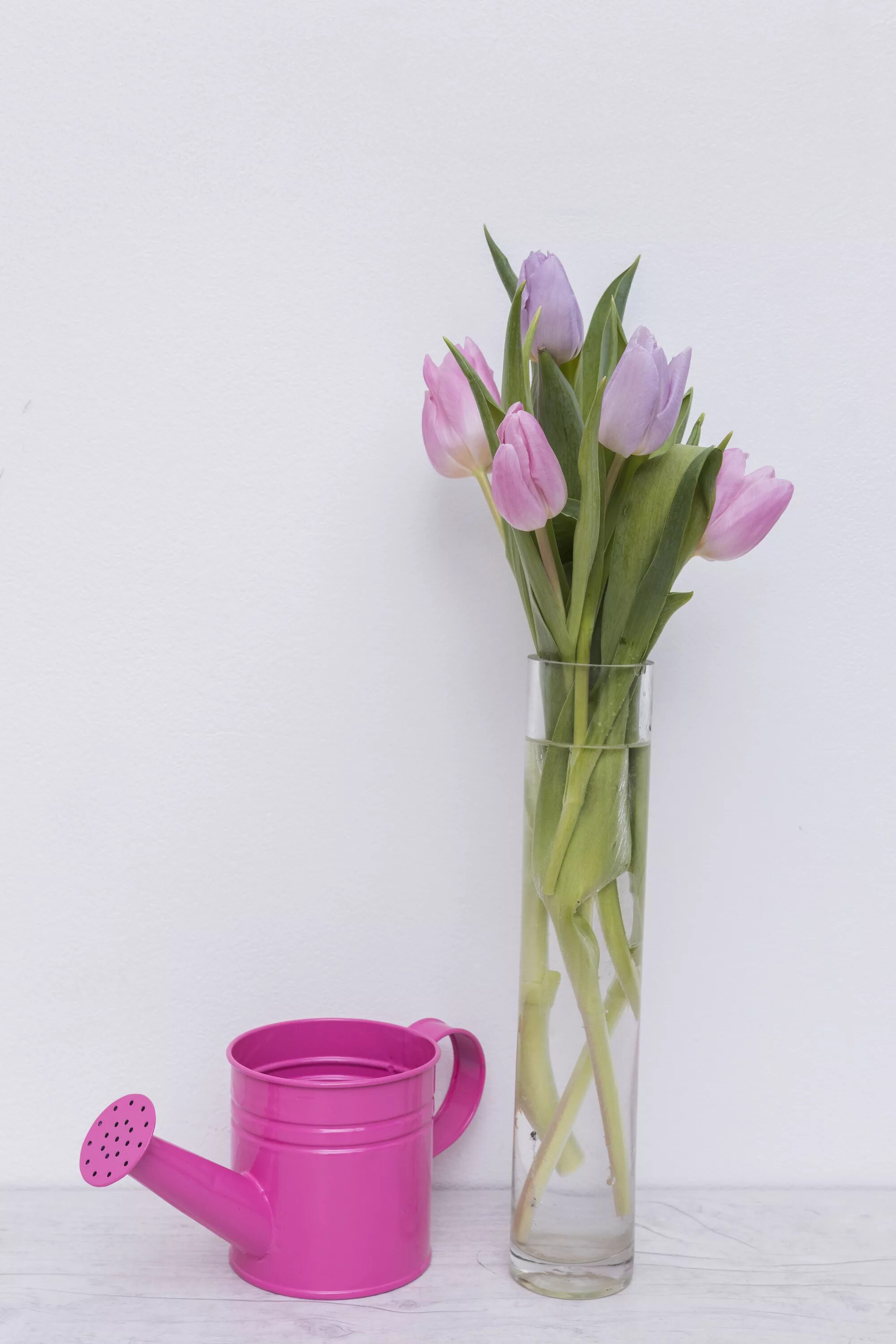 Вазы для тюльпанов. Тюльпаны в вазе. Красивая ваза тюльпаны. Ваза с тюльпанами. Тюльпаны в воде как сохранить букет