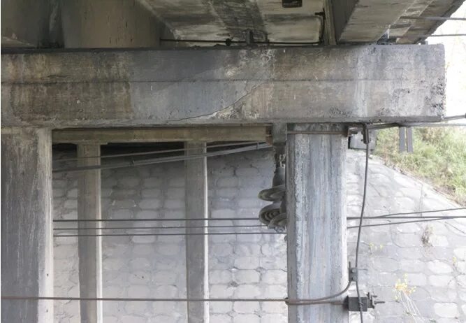 Ригель монолитный железобетонный. Наклонные стержни в ж. Как укрепляют опоры в которых трещины отделяют. Усиление железобетонных конструкций лекция. Бетонная опора моста.