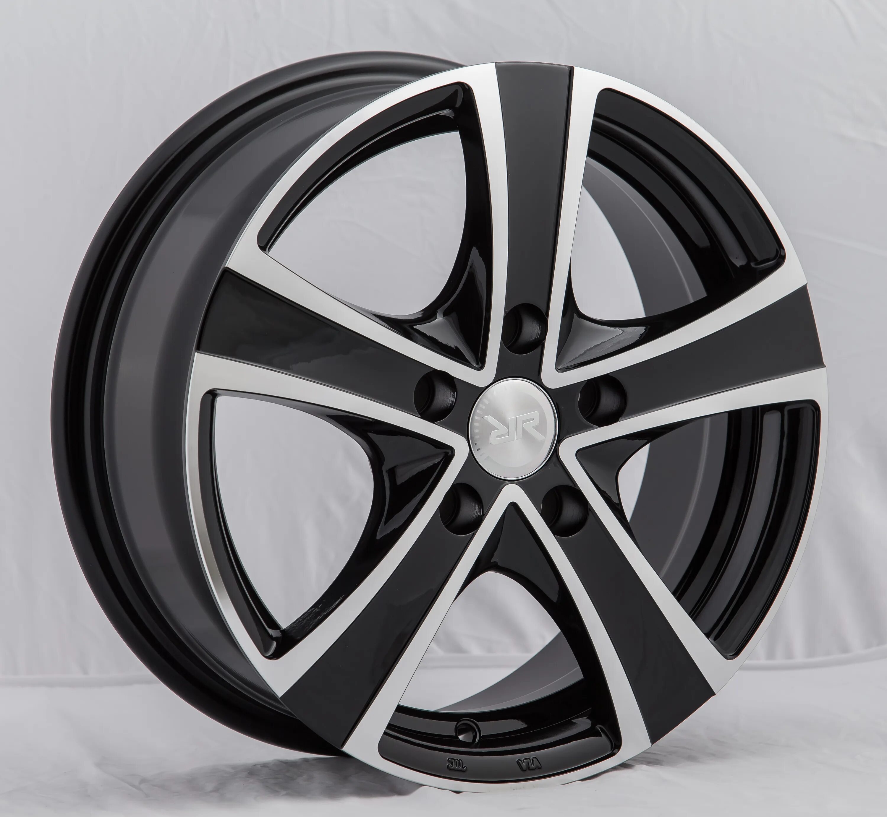 Race ready диски r20. Диски css. Диск литой 8. 5x17/5x114. 7 d106.