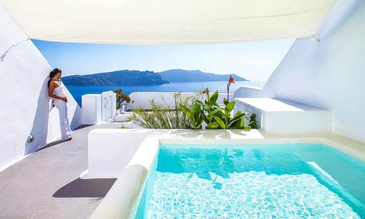 парень в кабриолете. мир роскоши и комфорта рамка.