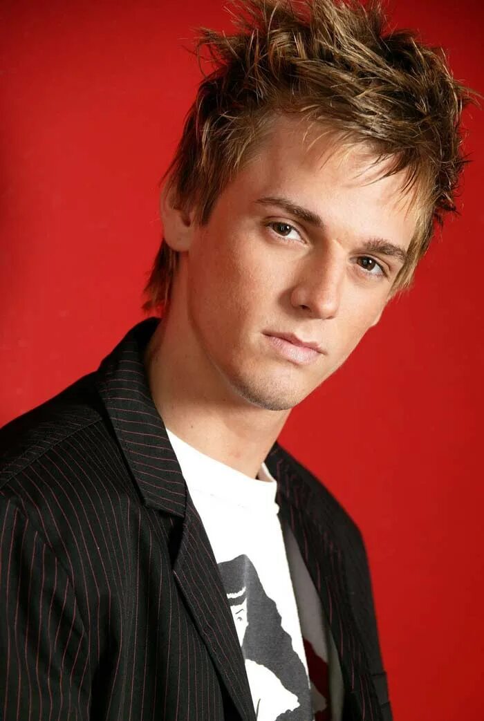 Младше певец. Аарон картер. aaron carter - певец. кен картер. стас петров.