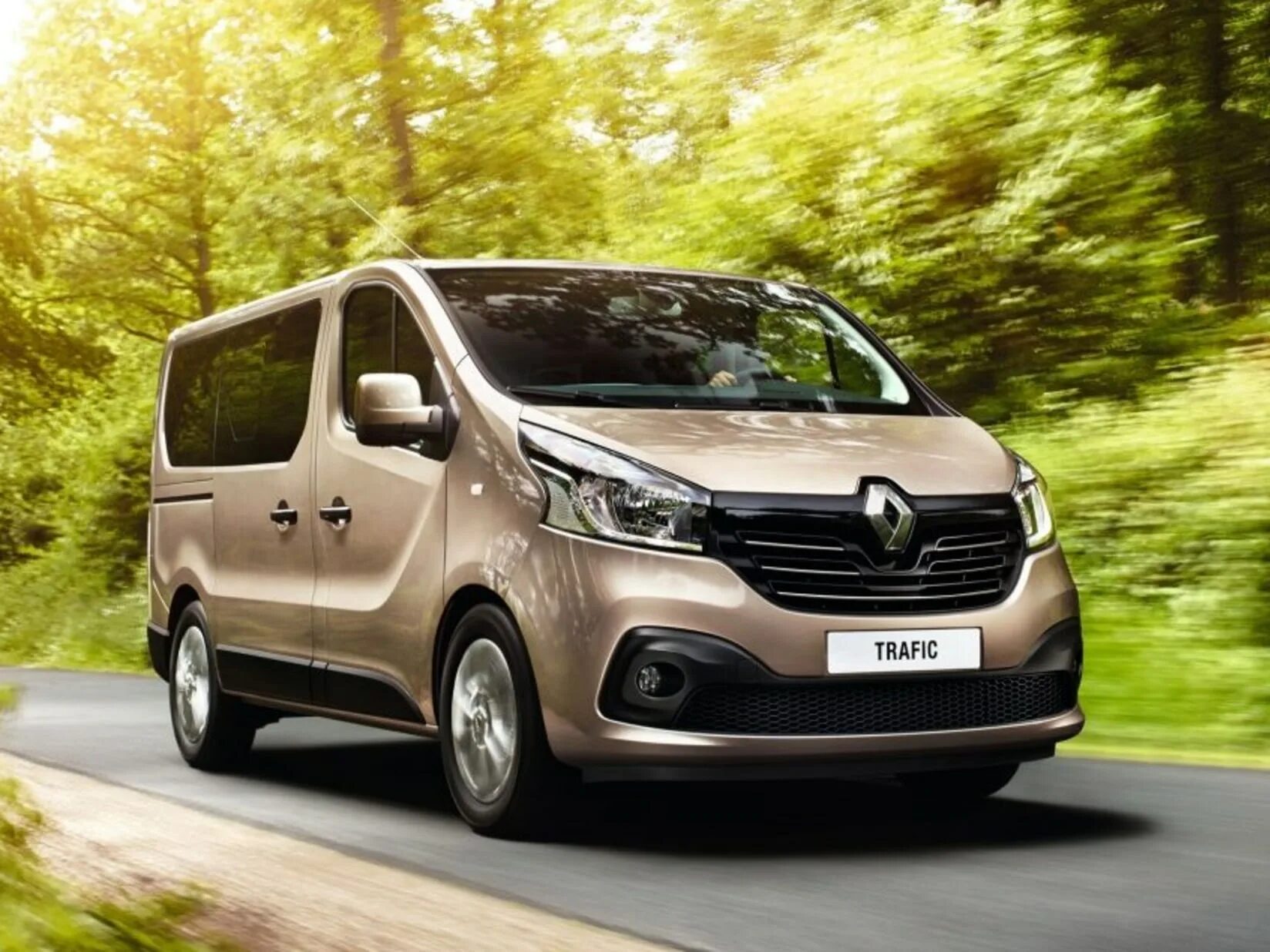 Рено трафик 1.6. Renault Trafic новый. Рено трафик Пассенджер. Минивэн Renault Trafic 2018. Рено трафик 3.