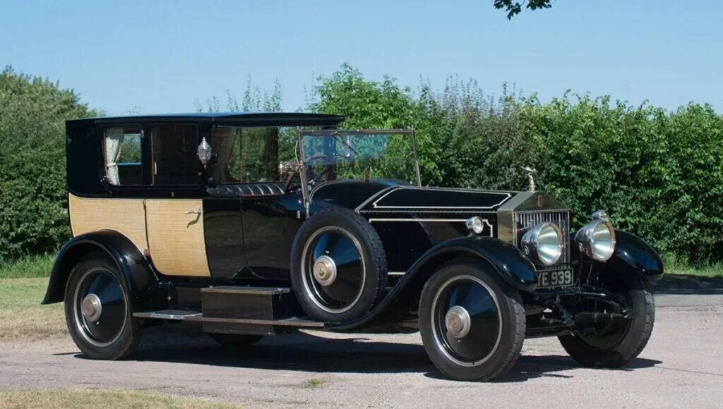 Rolls история. Роллс Ройс 1926 года. Rolls Royce Phantom 1925. Роллс Ройс 1910. Салон Роллс Ройс 1926 года.