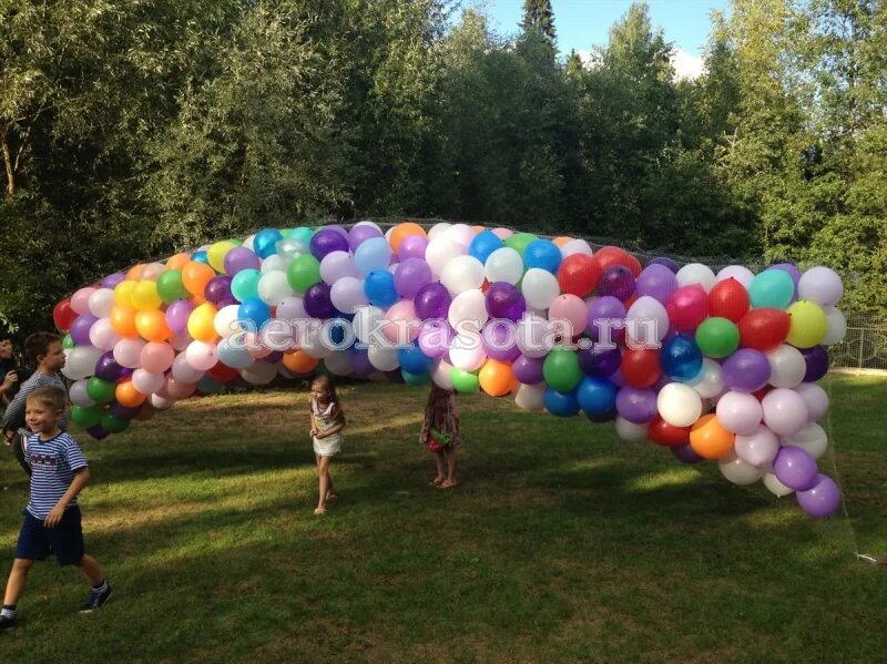 Можно ли запускать шары. Запуск шаров. Запуск шаров Чистополь. Рекорд по запусканию шаров в небо. Самое масштабный запуск шариков.