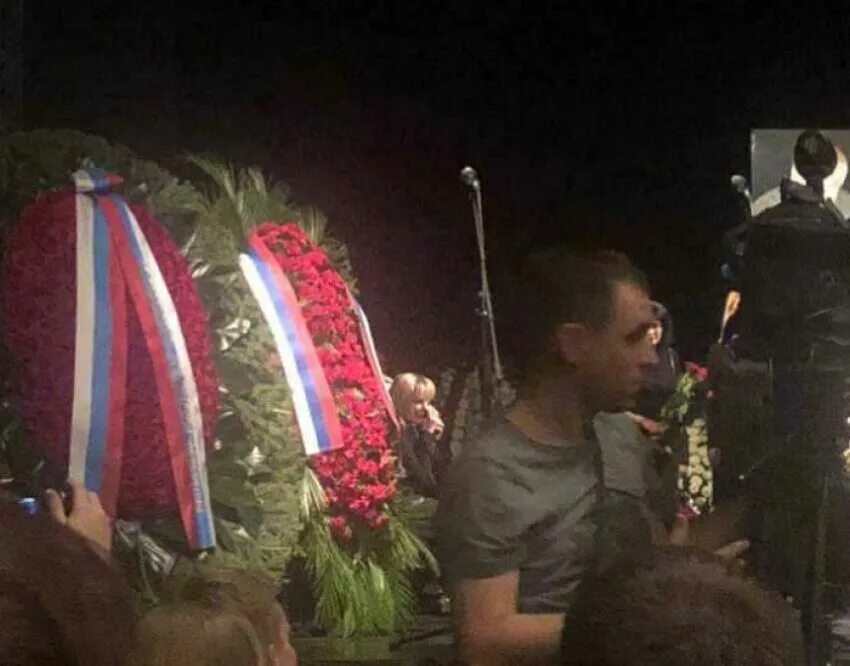 Похороны игоря кириллова на новодевичьем кладбище. Могила дочери елены захаровой. Похороны анатолия собчака ксения. София конкина дочь владимира конкина. Елена захарова дочка похороны.