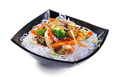 Горячее блюдо с фунчозой и овощами