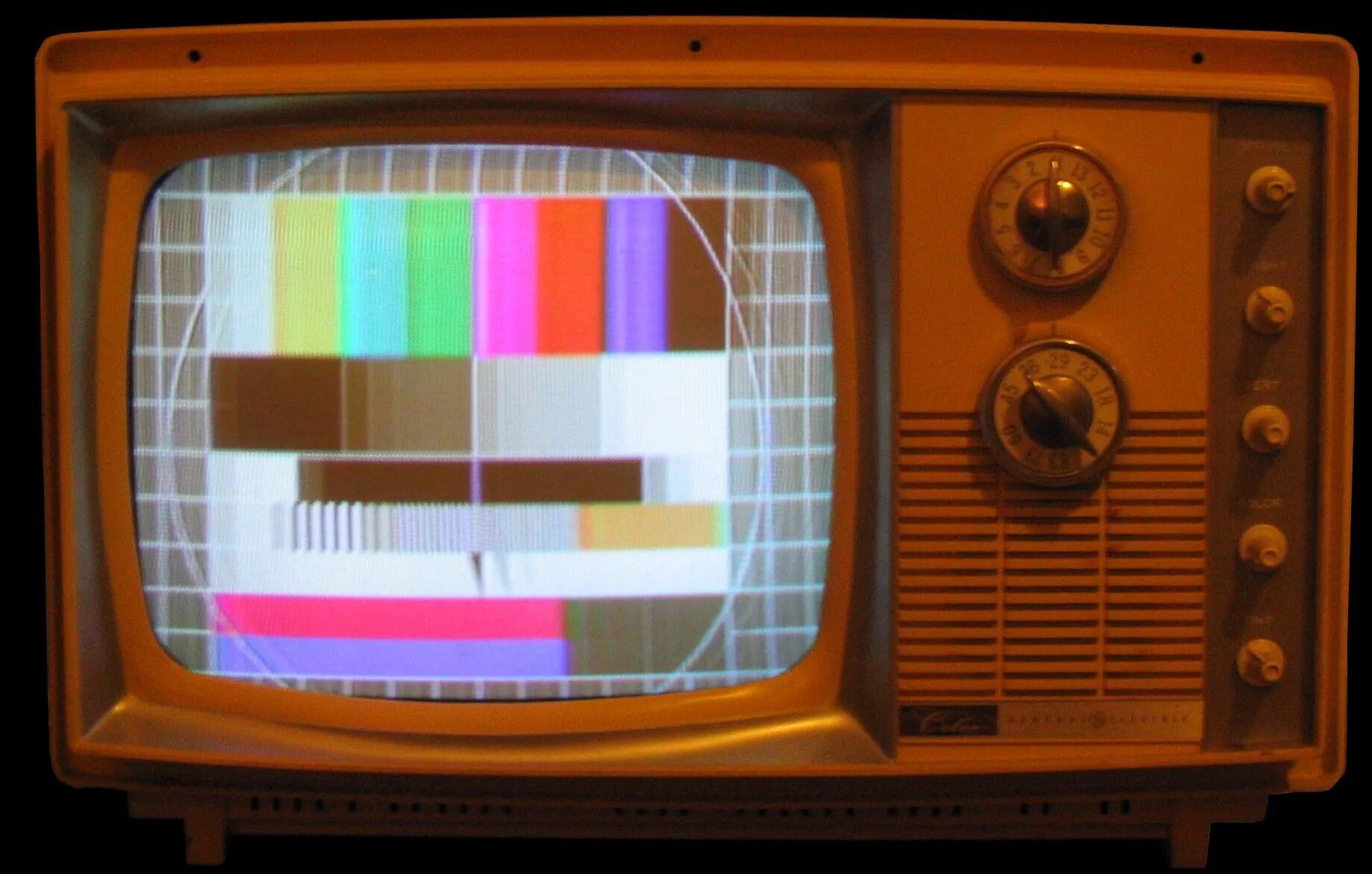 Первый цветной телевизор. Старый телевизор. Цветное Телевидение. Советский цветной телевизор.