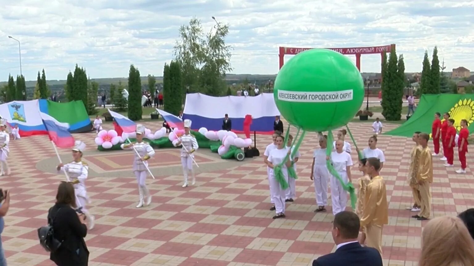 День города алексеевка 2022. Музей алексеевка белгородская сотрудники. Мэр города алексеевка белгородской. Площадь победы, город алексеевка. День города алексеевка.