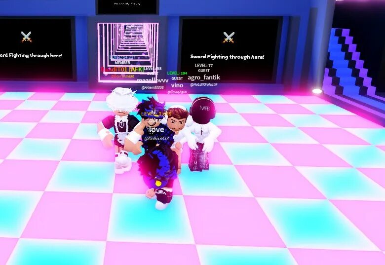 Создатели игры roblox. Роблокс картинка игры. создатель роблокс лицо. танцы в ттд3 роблокс. ттд роблокс.