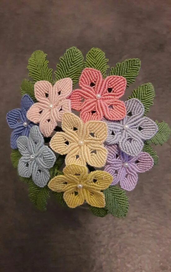 Цветы в технике макраме. Цветы макраме. Плетение макраме цветок. Листик макраме.