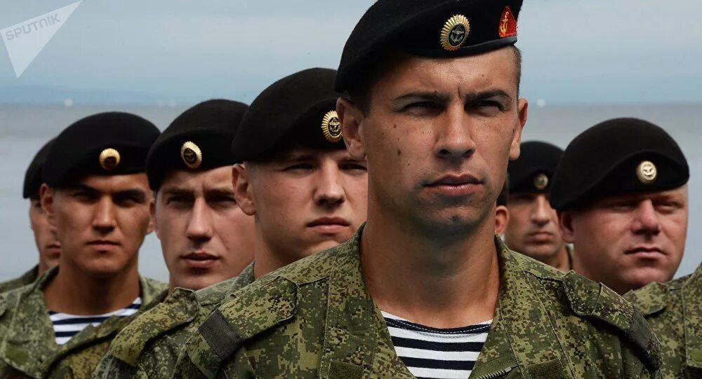 Какие береты у каких войск. Берет «вдв». Цвета беретов в армии. Какие береты у каких войск. Голубые береты форма.